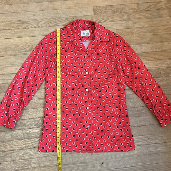 Vintage 70s Polyester Button Down Blouse Red Flowers - Picture 5 of 7